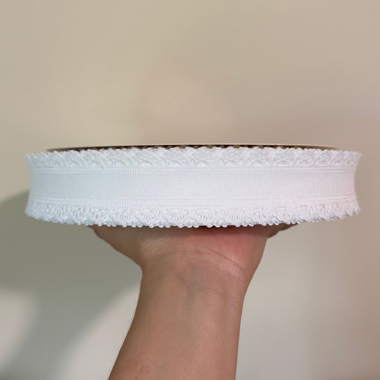 White Thick Scalloped Edge - 1.5