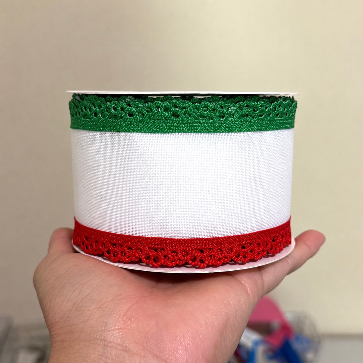 Green/Red Scalloped - 2.5