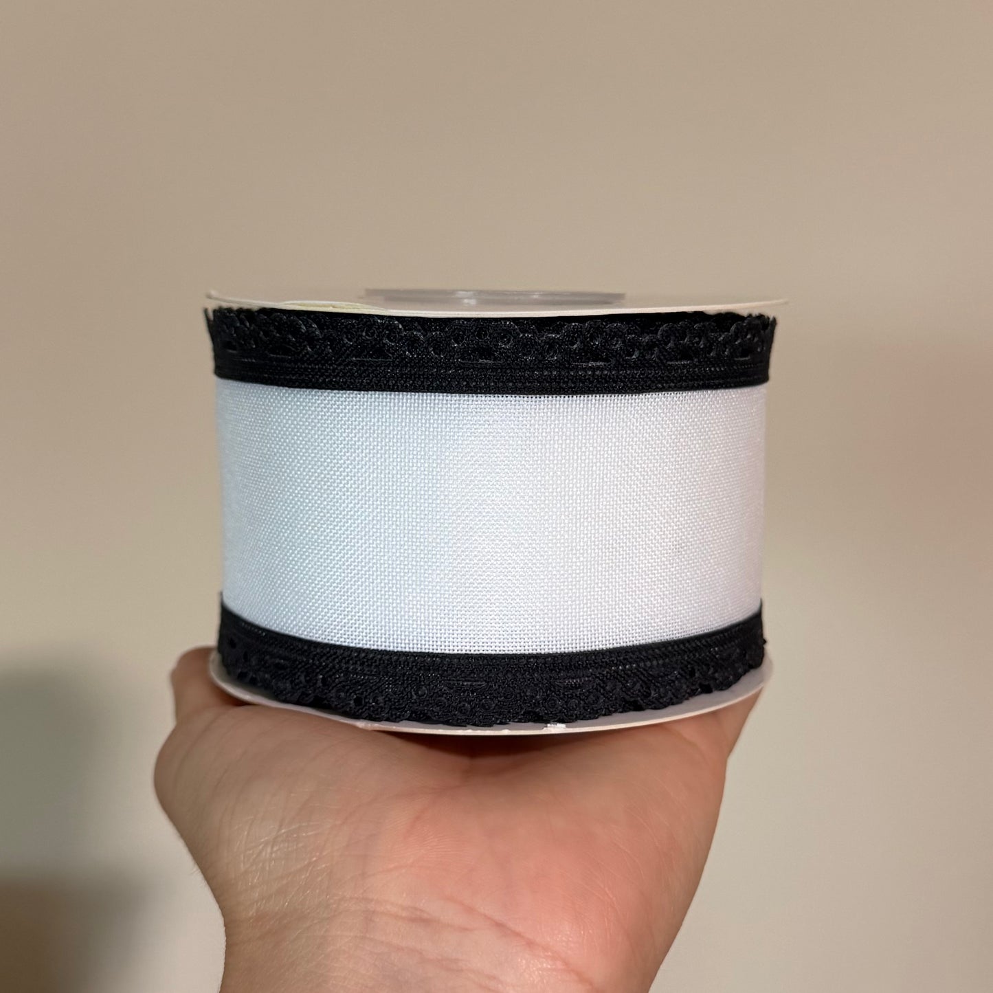 White/Black Scalloped